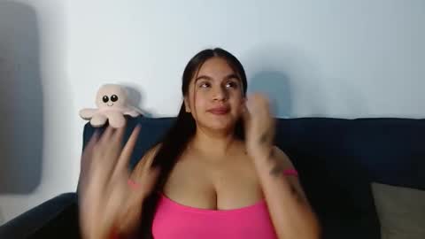 Snapshot of maite_saens1 chatting on 04.17.26 maite online show from 04.17.26
