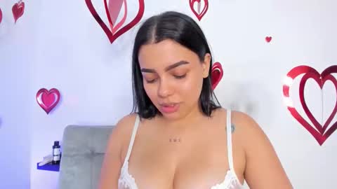 Snapshot of maithe_022 chatting on 02.11.26 mai online show from 02.11.26