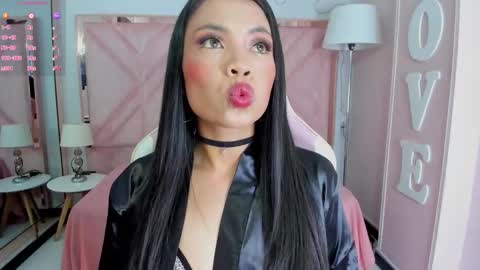 Snapshot of maiyajoness chatting on 10.15.25 maiyajoness online show from 10.15.25