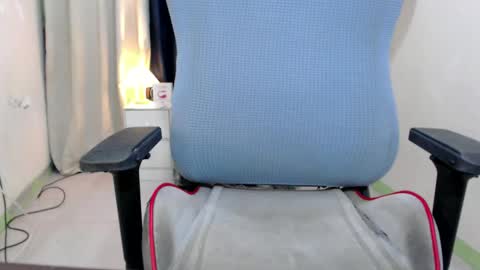 Snapshot of majestic_anne chatting on 12.19.24 Annalyn online show from 12.19.24