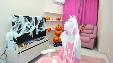 Chloe online show from 10.24.25