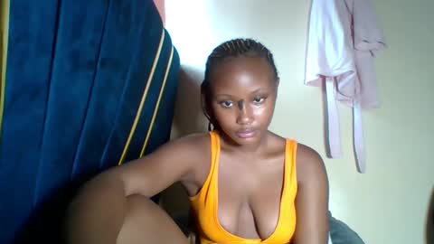 Snapshot of makiesexxytrimmy chatting on 04.23.26 Eva online show from 04.23.26