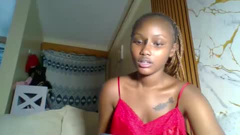 Snapshot of makiesexxytrimmy chatting on 04.28.26 Eva online show from 04.28.26
