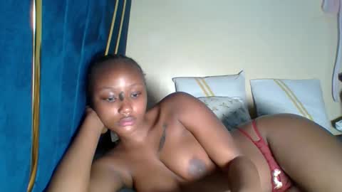 Snapshot of makiesexxytrimmy chatting on 05.01.26 Eva online show from 05.01.26