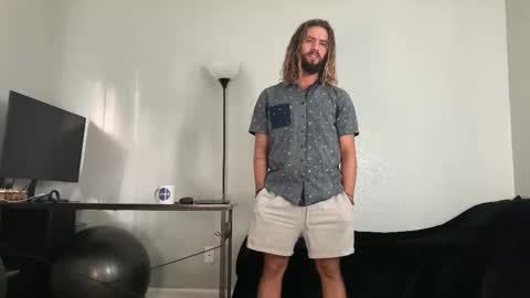 Snapshot of makingmoans chatting on 11.29.25 Mack Makingmoans Twitter online show from 11.29.25