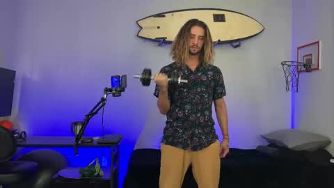 Snapshot of makingmoans chatting on 01.08.26 Mack Makingmoans Twitter online show from 01.08.26