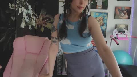 Snapshot of makiyahbelle2 chatting on 12.17.25 MakiyahBelle online show from 12.17.25