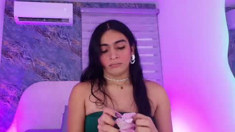 Snapshot of malaia_thompson_ chatting on 04.15.26 malaia thompson online show from 04.15.26