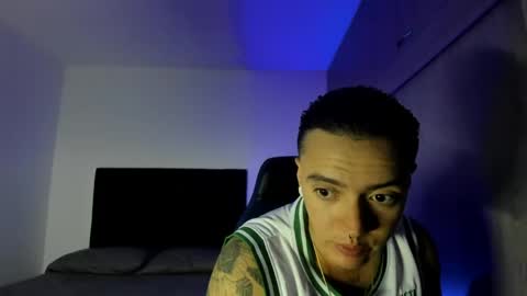 Snapshot of male_pussy chatting on 04.20.26 ADAM online show from 04.20.26