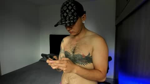 Snapshot of male_pussy chatting on 04.24.26 ADAM online show from 04.24.26