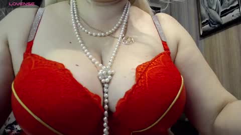 Snapshot of maleficentgold chatting on 02.27.25 Madlen online show from 02.27.25