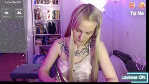 Snapshot of mali_sia chatting on 01.28.25 Mischelle online show from 01.28.25