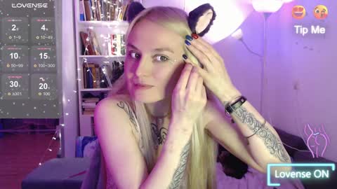 Snapshot of mali_sia chatting on 01.29.25 Mischelle online show from 01.29.25