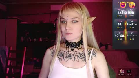 Snapshot of mali_sia chatting on 11.28.25 Mischelle online show from 11.28.25