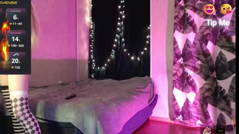 Snapshot of mali_sia chatting on 11.30.25 Mischelle online show from 11.30.25