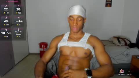 Snapshot of malkongarcia chatting on 10.10.25 malkongarcia online show from 10.10.25