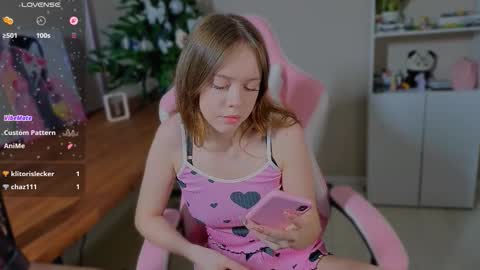 Snapshot of malolly_m chatting on 02.09.26 Mila online show from 02.09.26