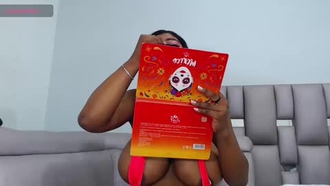 Snapshot of malorybrown chatting on 02.05.26 malorybrown online show from 02.05.26