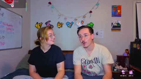 Snapshot of mamiclouds chatting on 09.23.25 MamiCloudz online show from 09.23.25