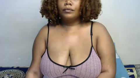 Snapshot of mamuuu_ chatting on 12.15.25 mamuuu_ online show from 12.15.25