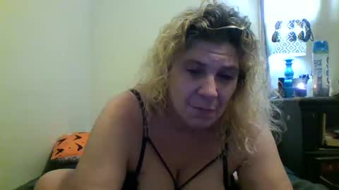 Snapshot of mandilube39 chatting on 12.14.24 mindy22 online show from 12.14.24
