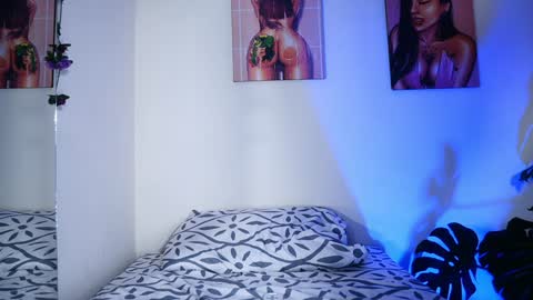 Snapshot of mandy_l33_ chatting on 02.08.25 mandy_l33_ online show from 02.08.25