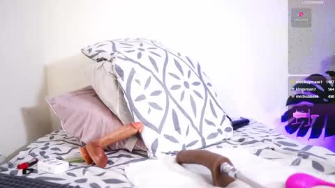 Snapshot of mandy_l33_ chatting on 02.17.25 mandy_l33_ online show from 02.17.25