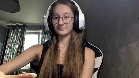Snapshot of mandybridgmon chatting on 07.29.26 Mary online show from 07.29.26