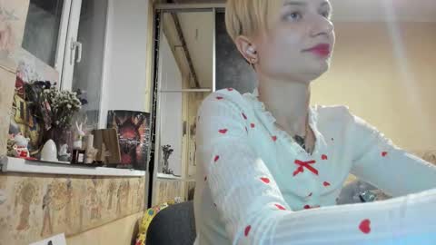 Snapshot of mandyshine chatting on 09.19.25 Mandy online show from 09.19.25
