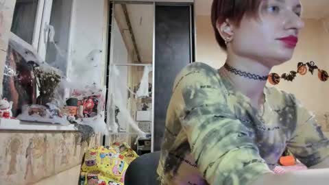 Snapshot of mandyshine chatting on 10.15.25 Mandy online show from 10.15.25