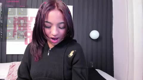 Snapshot of manelyk_evanss chatting on 11.08.25 manelyk_evanss online show from 11.08.25