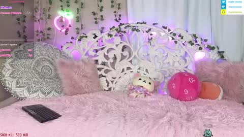 Momo online show from 01.03.25