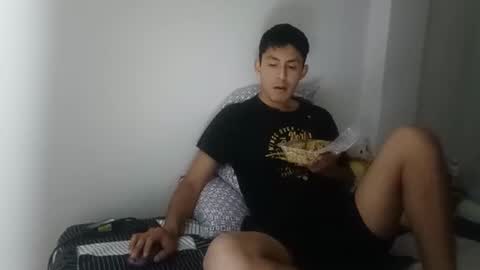 Snapshot of manucurve chatting on 10.01.25 manucurve online show from 10.01.25