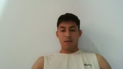 Snapshot of manucurve chatting on 10.05.25 manucurve online show from 10.05.25