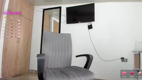 Snapshot of manucute_23_ chatting on 02.24.25 manucute 23 online show from 02.24.25