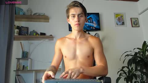 Snapshot of manucute_23_ chatting on 11.18.25 manucute 23 online show from 11.18.25