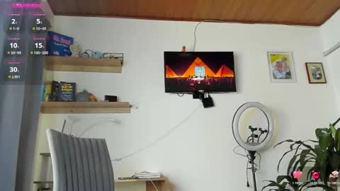 Snapshot of manucute_23_ chatting on 12.18.25 manucute 23 online show from 12.18.25