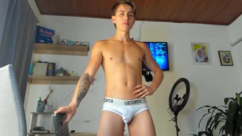 Snapshot of manucute_23_ chatting on 12.22.25 manucute 23 online show from 12.22.25