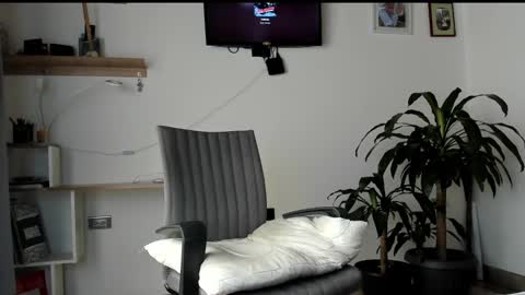 Snapshot of manucute_23_ chatting on 02.19.26 manucute 23 online show from 02.19.26