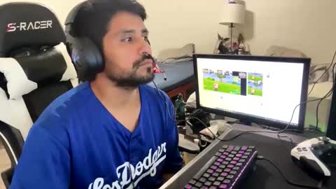 Snapshot of manue957825 chatting on 11.01.25 manue957825 online show from 11.01.25