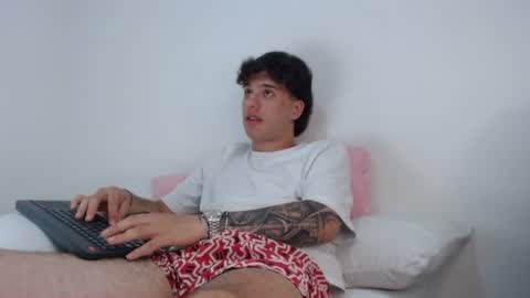 Snapshot of manuelr77 chatting on 07.26.26 Manuel online show from 07.26.26
