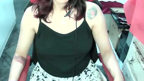 Snapshot of manuescarlate13 chatting on 12.16.25 Manu Escarlate online show from 12.16.25