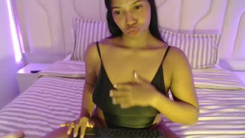 Snapshot of mara_sex chatting on 10.08.25 pao online show from 10.08.25