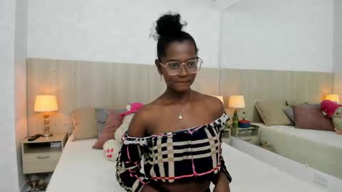 Mara Sinclair online show from 06.07.26