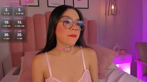 Snapshot of mara_swan_ chatting on 11.20.25 MARA online show from 11.20.25