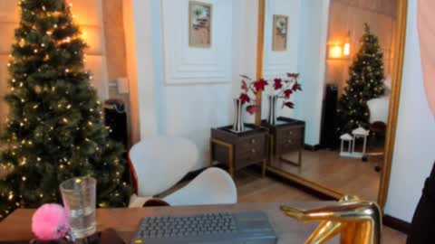 Snapshot of maratorres1 chatting on 12.12.24 Mara Torres online show from 12.12.24