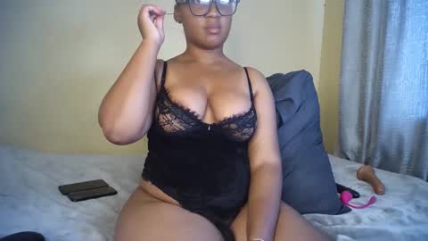 Snapshot of maraya_gold chatting on 12.19.24 maraya_gold online show from 12.19.24