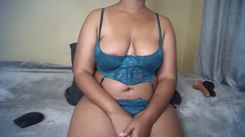 Snapshot of maraya_gold chatting on 12.22.24 maraya_gold online show from 12.22.24