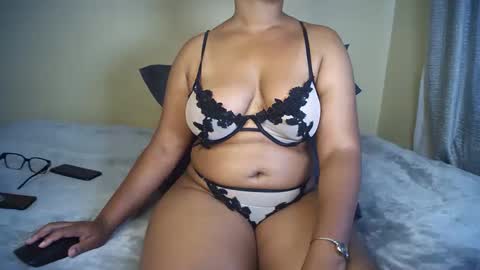 Snapshot of maraya_gold chatting on 12.30.24 maraya_gold online show from 12.30.24