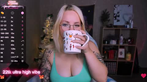 Snapshot of marcelinepeach chatting on 12.19.24 Sara online show from 12.19.24